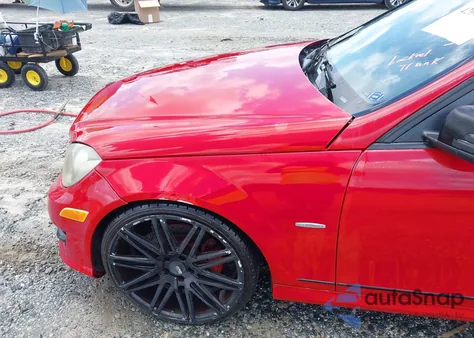 2012 Mercedes-Benz C 250 Luxury/Sport z USA, uszkodzony, nr VIN WDDGF4HB3CR228171